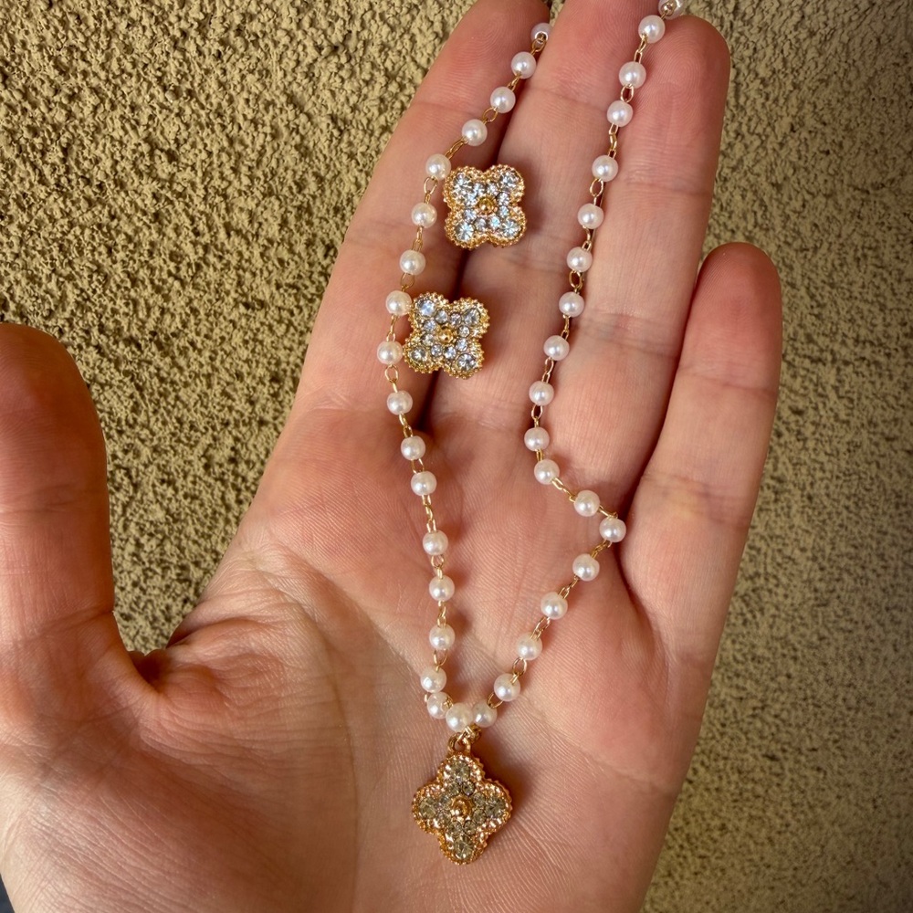 Dainty Clover Jewelry Set Pearl Necklace - Picture 4 of 4